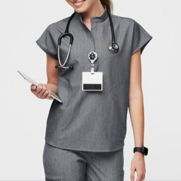 wearfigs Women's Graphite Rafaela Oversized Scrub Top - Picture 1 of 5